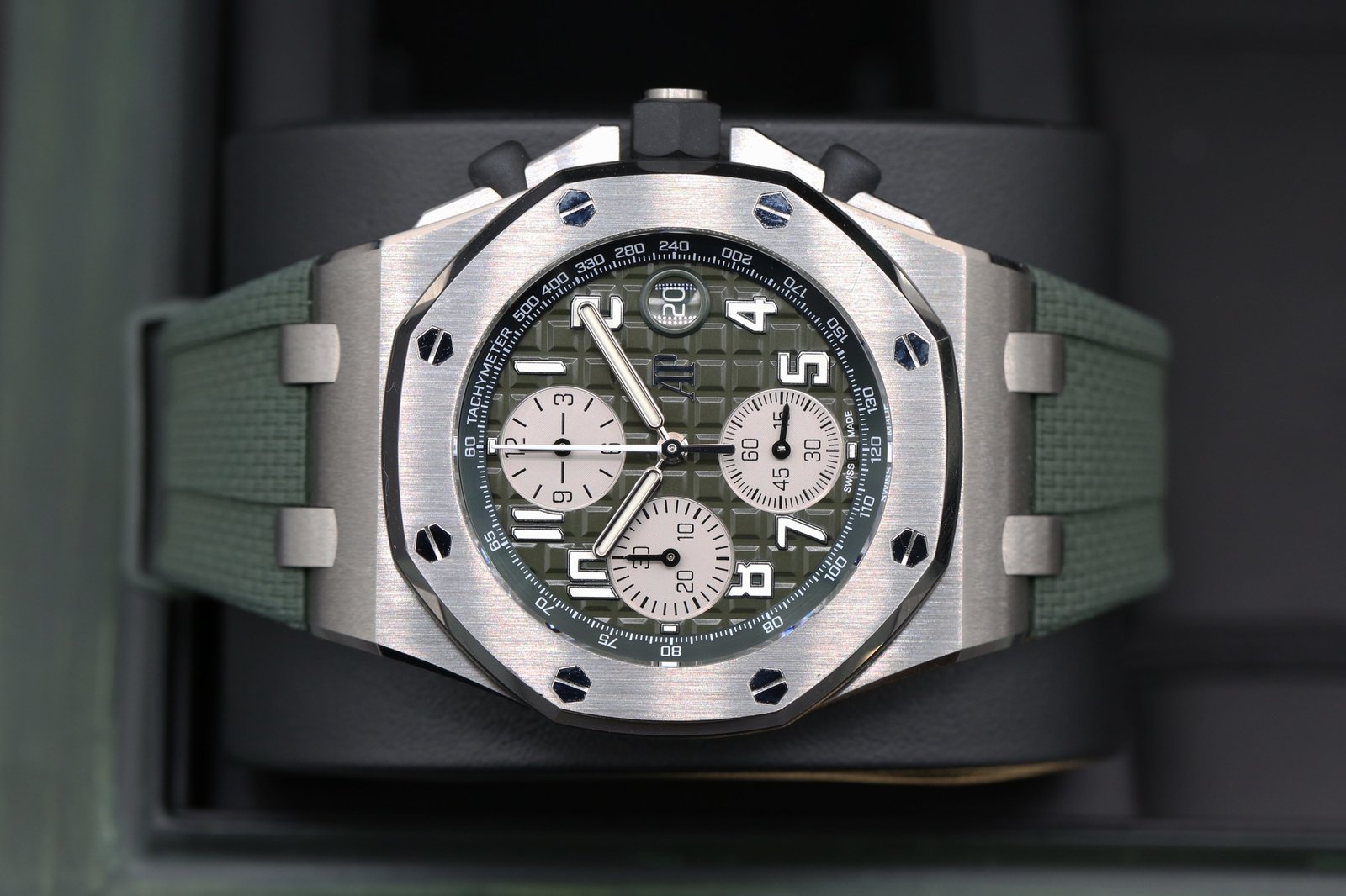 Audemars Piguet 26238TI.OO.A056CA.01 Green ROYAL OAK OFFSHORE 42mm 2022 5 088e2784 b4cf 48b0 9eb1 83fbe630a6de