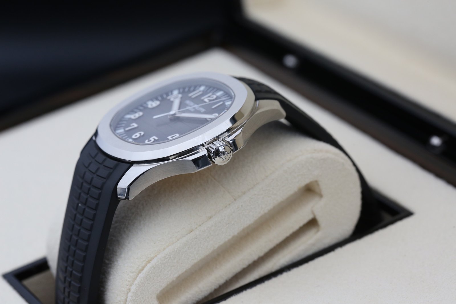 Patek Philippe 5167/1A-001 Black AQUANAUT 40mm 2021 8 0fd7e0aa 0281 4a72 8b76 9e09db23528d