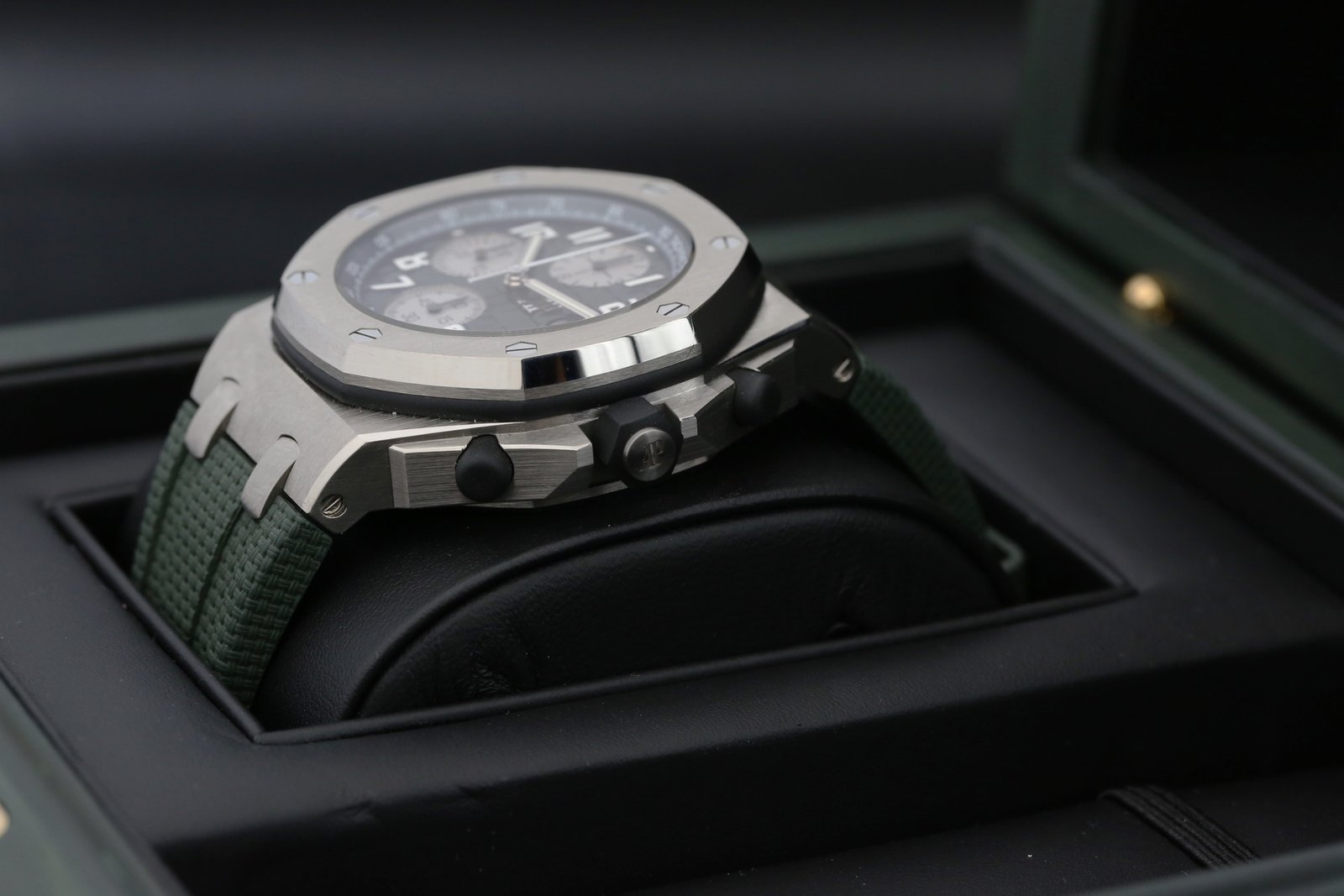 Audemars Piguet 26238TI.OO.A056CA.01 Green ROYAL OAK OFFSHORE 42mm 2022 8 111f4a71 6ce6 44a6 a574 38de70640ddc