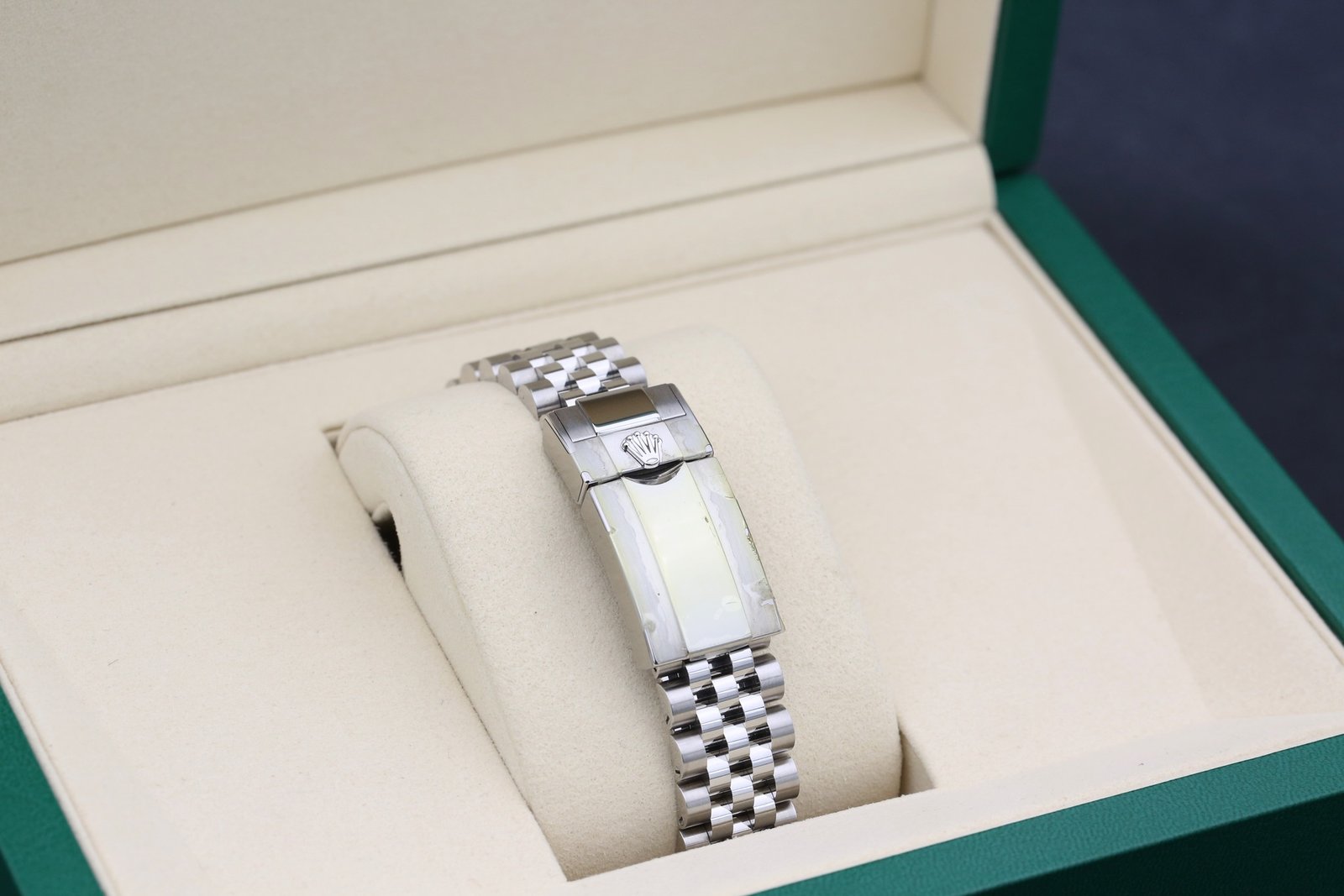 Rolex 126710GRNR Black GMT MASTER II 40mm 2025 Bruce Wayne 10 1c8c3be4 87b9 4cc2 9059 1ae1fdb43cd1
