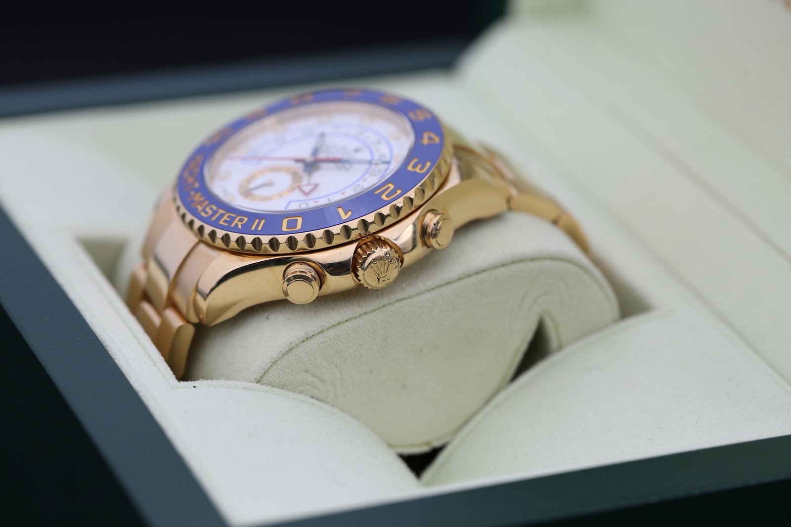 Rolex 116688 White YACHT-MASTER II 44mm 2014 8 26447df8 500b 499f 8ec7 5560350be662 1