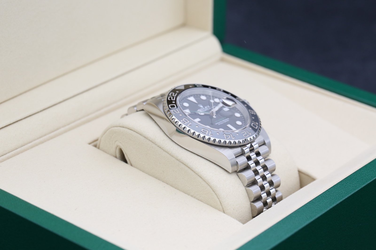 Rolex 126710GRNR Black GMT MASTER II 40mm 2025 Bruce Wayne 9 292b63b2 8604 4c27 b001 72b351d21beb