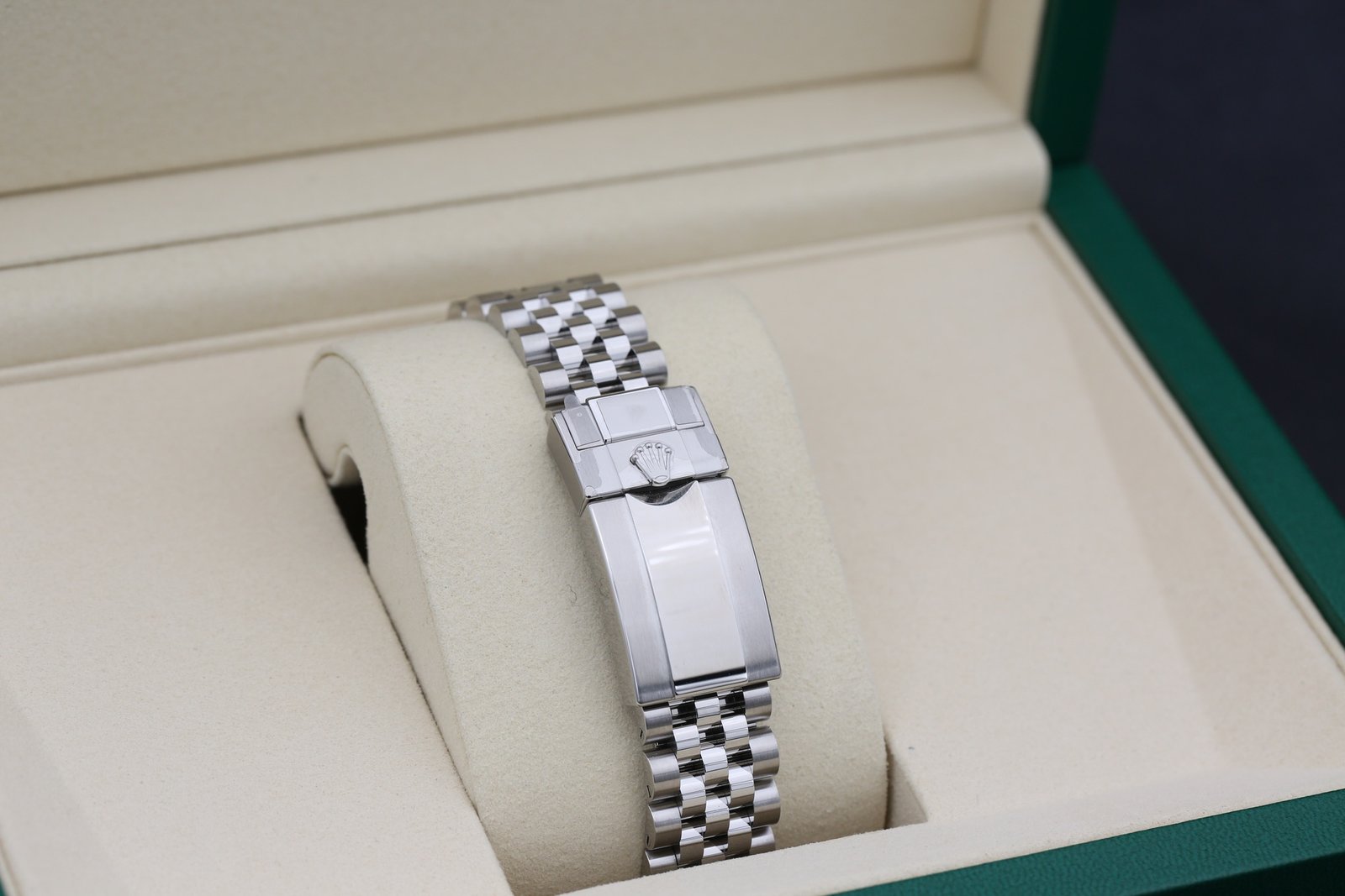 Rolex 126710GRNR Black GMT MASTER II 40mm 2026 Bruce Wayne 10 4e0593c5 805b 4ab8 814a aa2abab59d85 1