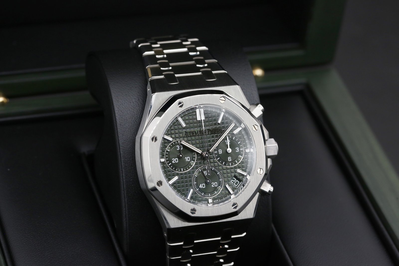 Audemars Piguet 26240ST.OO.1320ST.04 Green ROYAL OAK CHRONOGRAPH 41mm 2025 4 7180960d 7145 4369 a867 c93bb0ba3a86