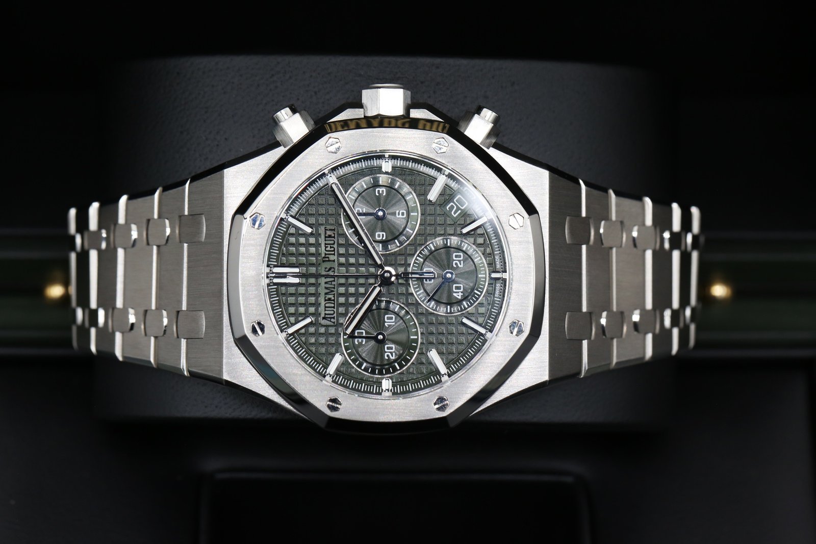 Audemars Piguet 26240ST.OO.1320ST.04 Green ROYAL OAK CHRONOGRAPH 41mm 2025 7 8965e218 ad4b 47da 9a82 f7cfaeb5f86a