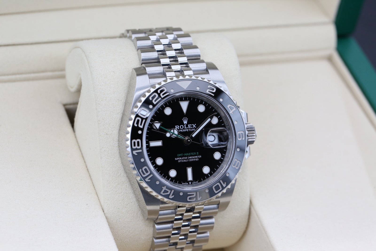 Rolex 126710GRNR Black GMT MASTER II 40mm 2025 Bruce Wayne 4 b54bd08b 4a78 45a9 8b72 948cc48b023e