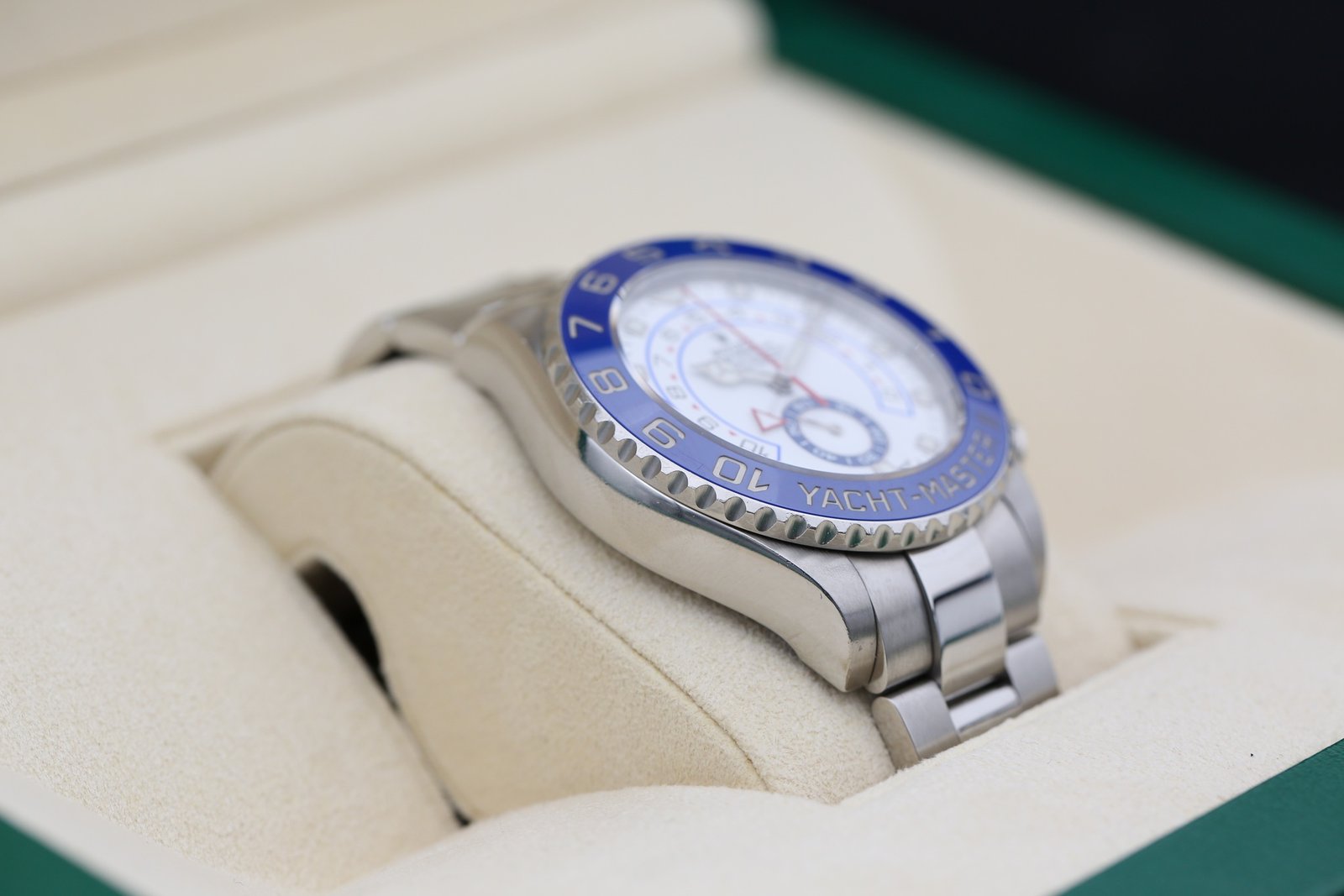 Rolex 116680 White YACHT-MASTER II 44mm 2019 9 b632c544 dde7 4ddd 9b72 4ed88cc17f32