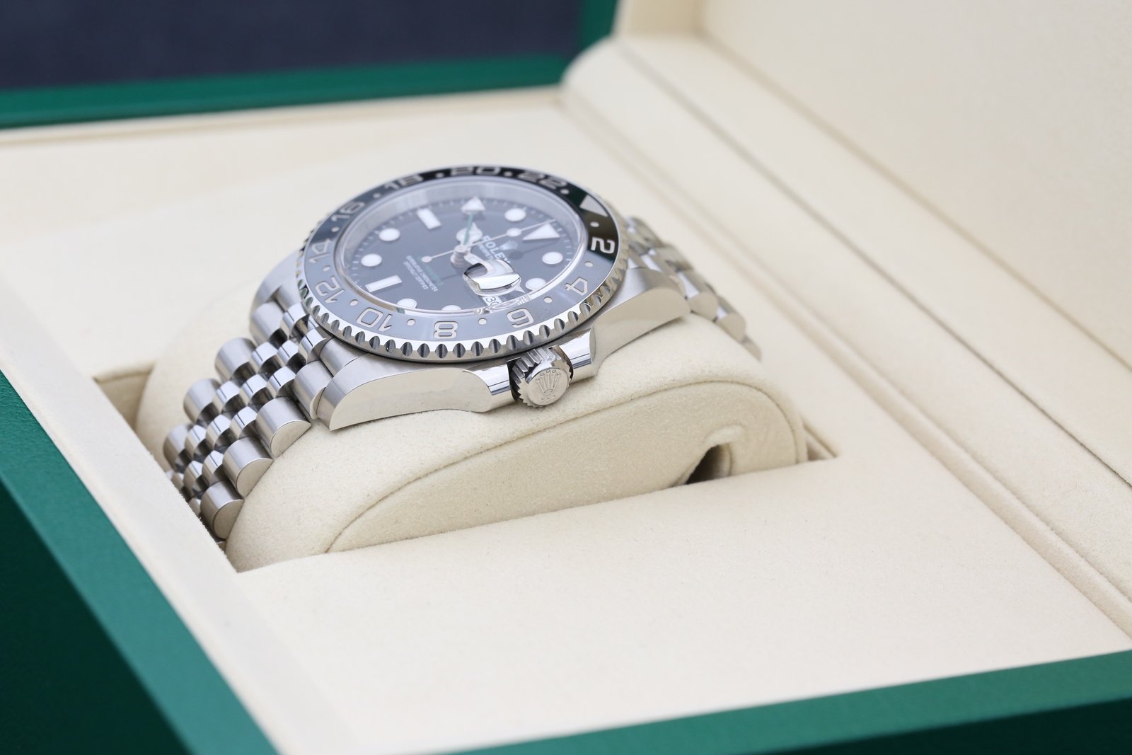 Rolex 126710GRNR Black GMT MASTER II 40mm 2025 Bruce Wayne 8 b9629561 4223 4ae5 8b68 407a4eaf3dd7
