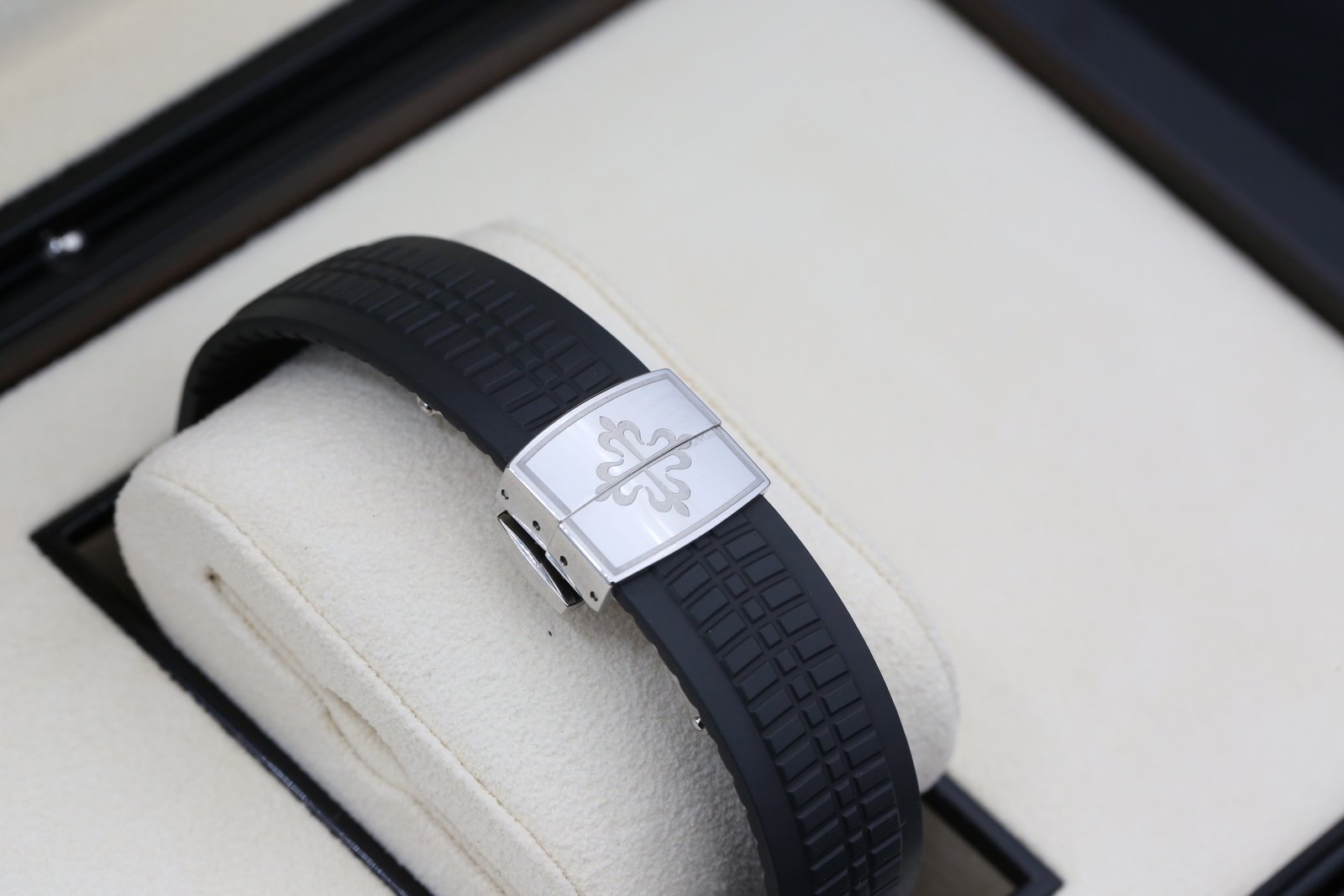Patek Philippe 5167/1A-001 Black AQUANAUT 40mm 2021 10 c0cee8fc a2c3 4a65 9c25 51a0cdefefcc