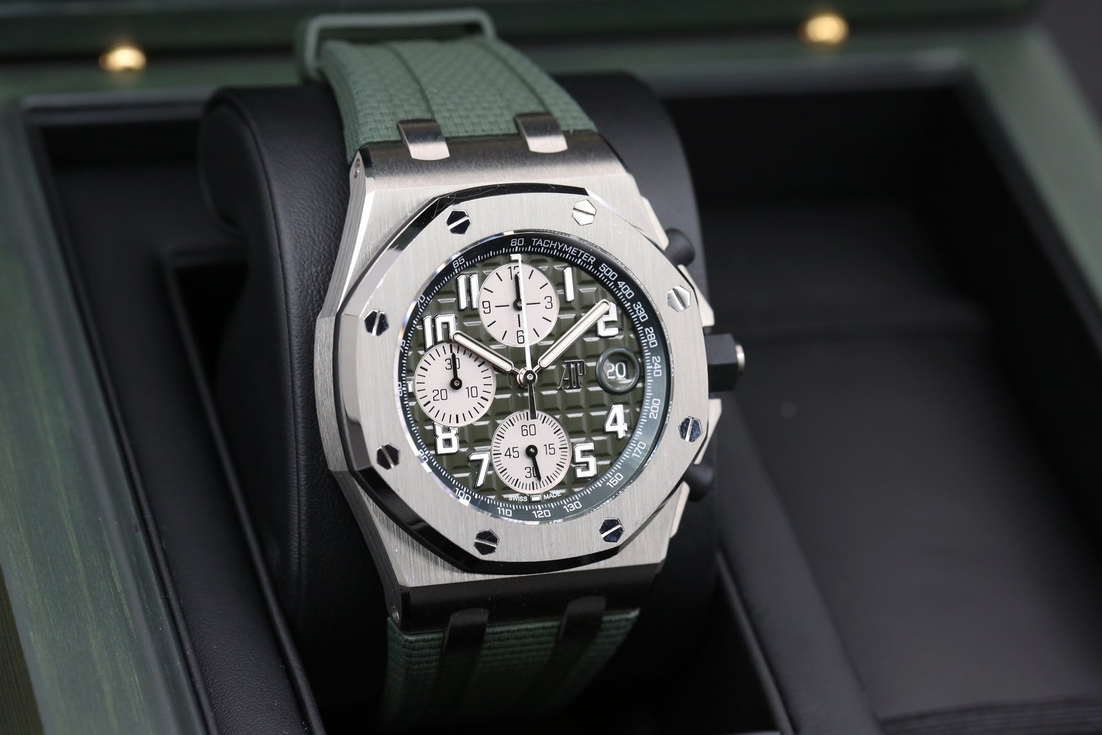 Audemars Piguet 26238TI.OO.A056CA.01 Green ROYAL OAK OFFSHORE 42mm 2022 4 c27be89c 20a0 4fb8 b9d9 65cc65ea16e5