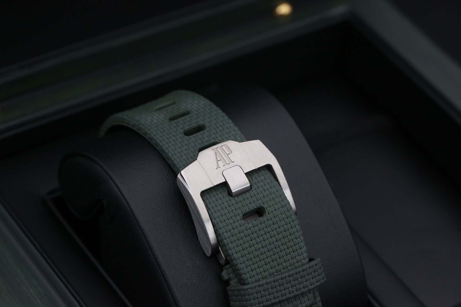 Audemars Piguet 26238TI.OO.A056CA.01 Green ROYAL OAK OFFSHORE 42mm 2022 10 c36dde03 0a00 41c6 8f23 9228fb76f73a