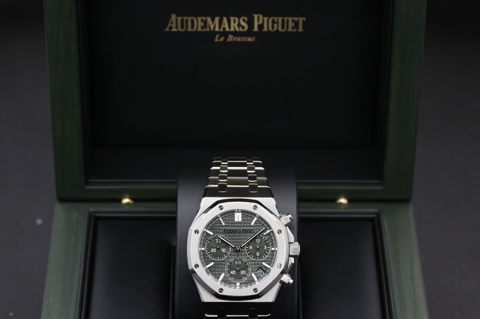 Audemars Piguet 26240ST.OO.1320ST.04 Green ROYAL OAK CHRONOGRAPH 41mm 2025 5 d6be1fe6 6d1f 4990 9796 3d314442ab74