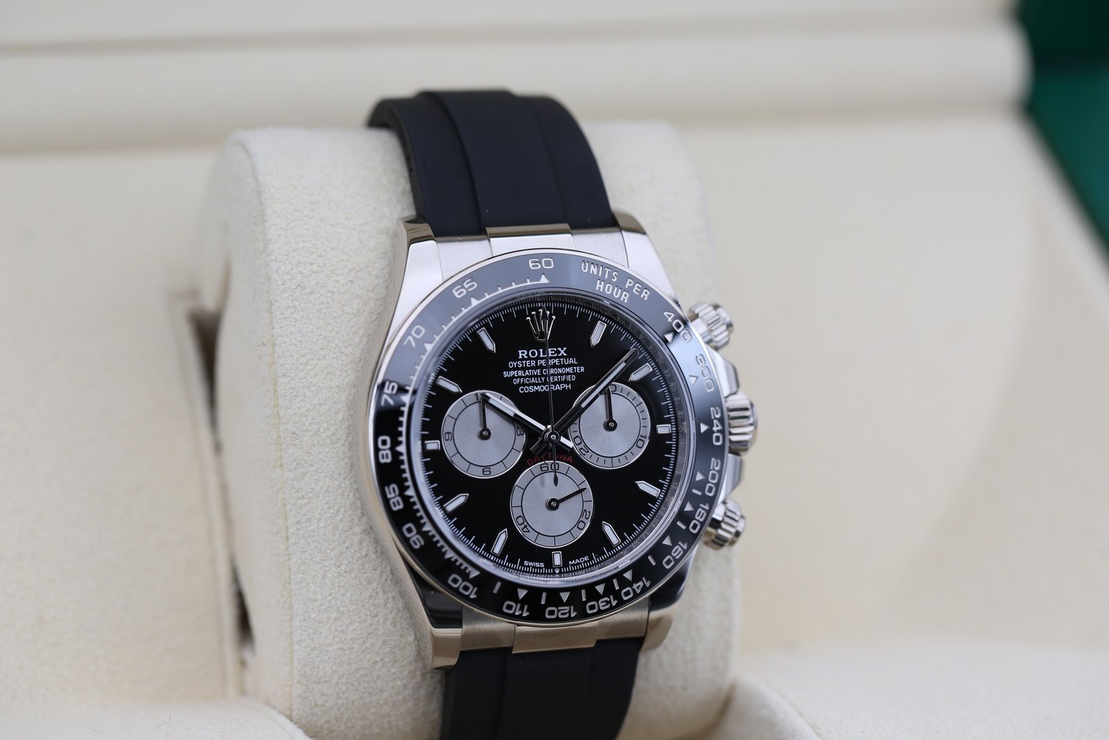 Rolex 126519LN Black DAYTONA 40mm 2023 Baby Le MANS 4 e1368e80 84b9 4e8f a8c4 d2ad9daff770